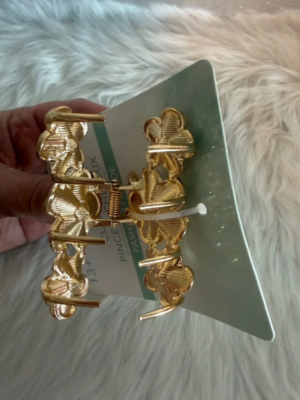 Fashion Gold Tone & Pearl Daisy Accent Claw Hair Clip